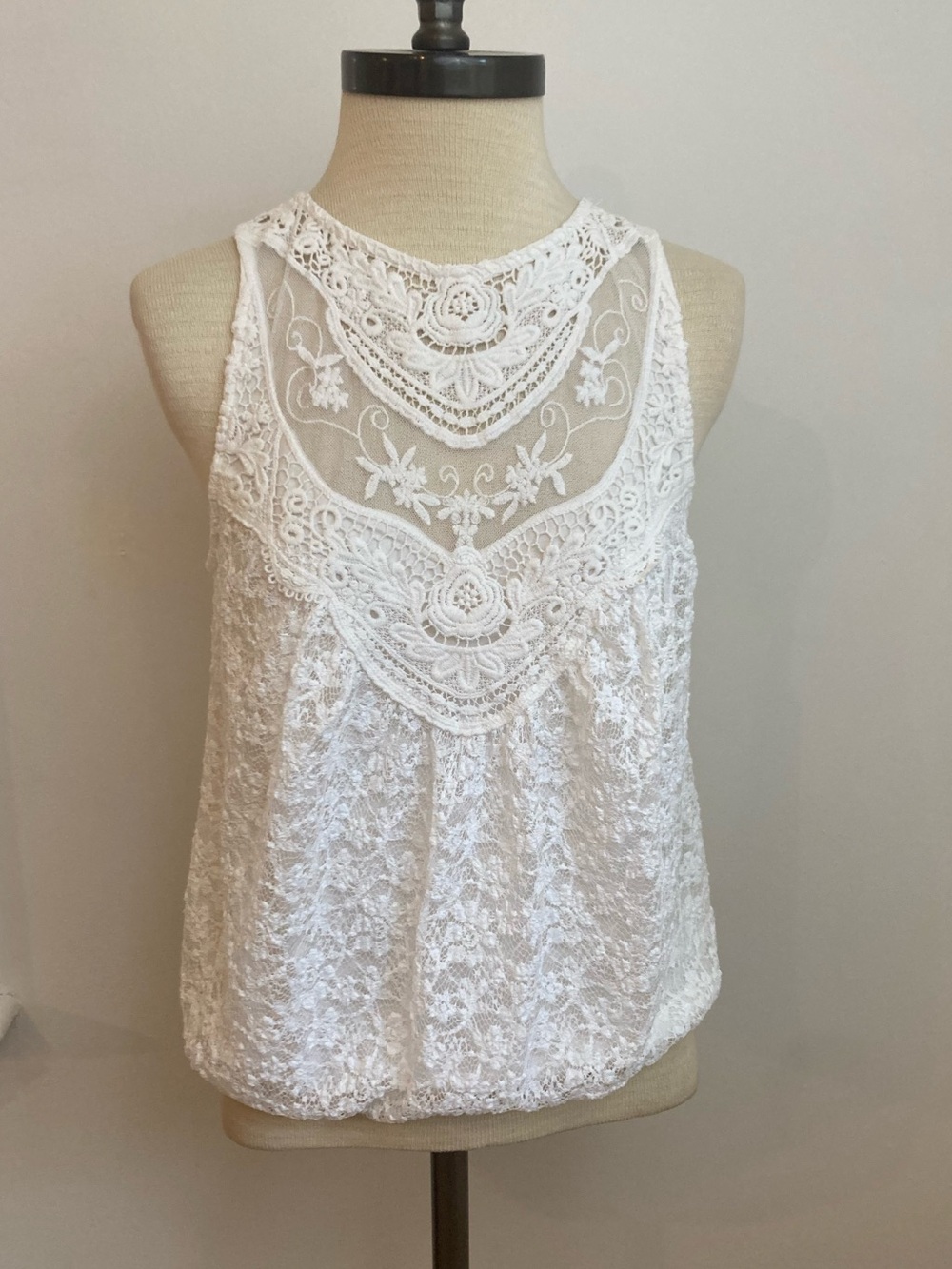5-29 Express White top Shirt Lace Small Sleeveless NWT